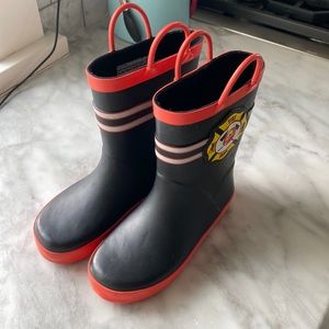 Rain boots size toddler 11/12.